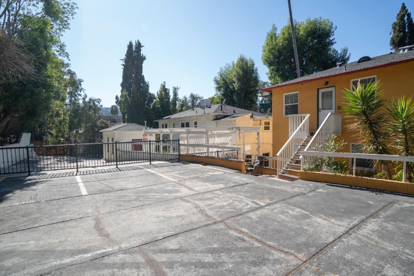 Incredible Near Universal Appartement *