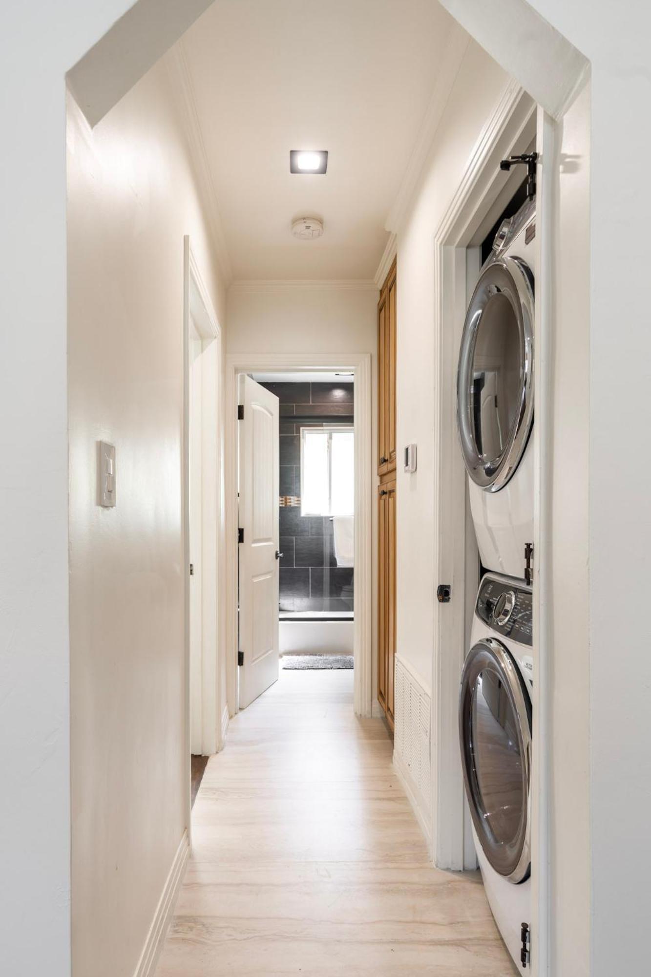 Incredible Near Universal Appartement